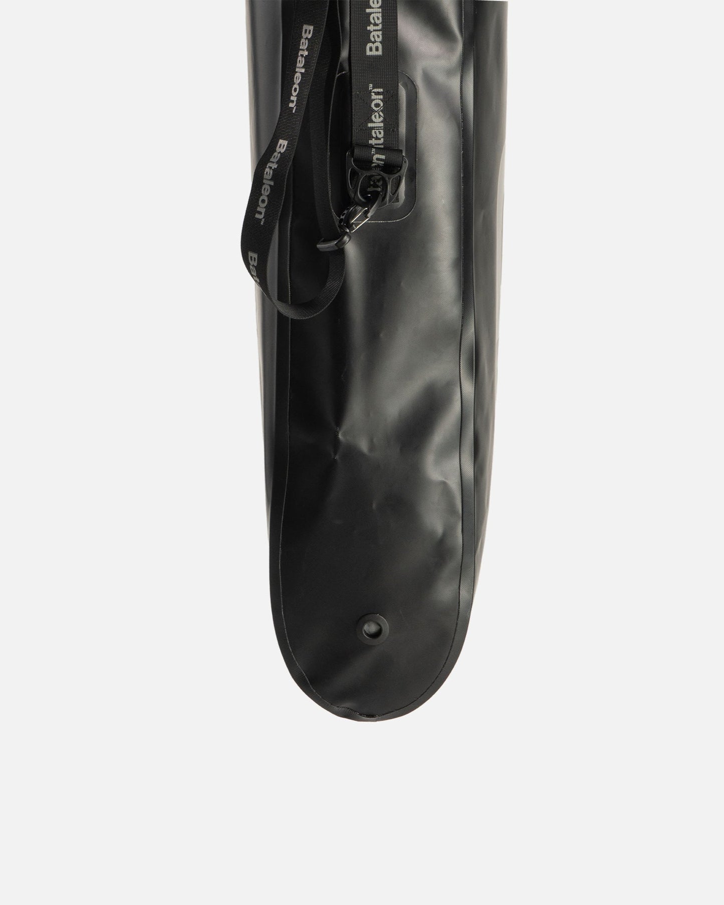 Snowboard cover sleeve in black. Getaway Rollup Bag 2025 | Bataleon Snowboards™ 2025.