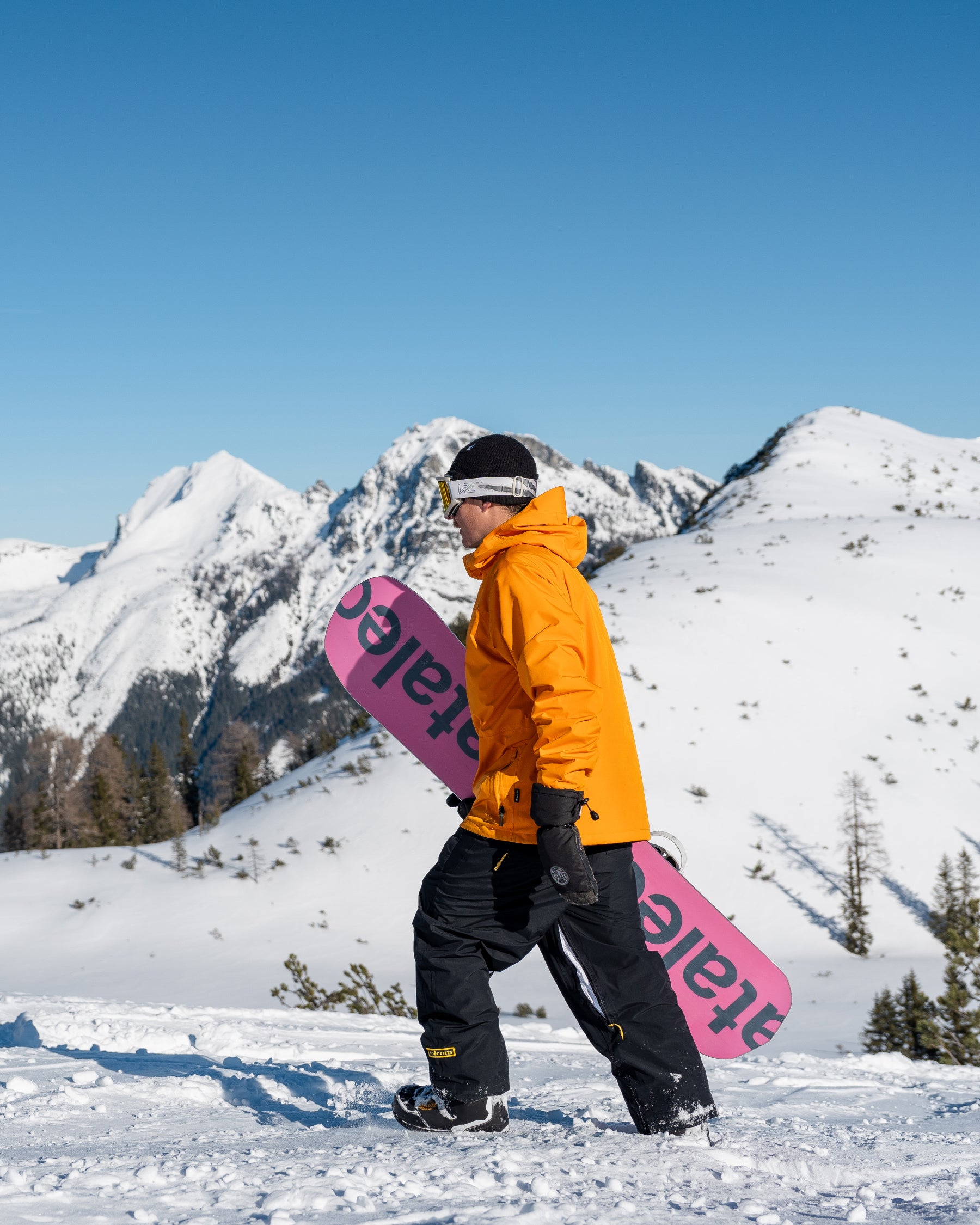 Best men snowboards in pink and white. Party Wave 2025 | Bataleon Snowboards™ 2025.