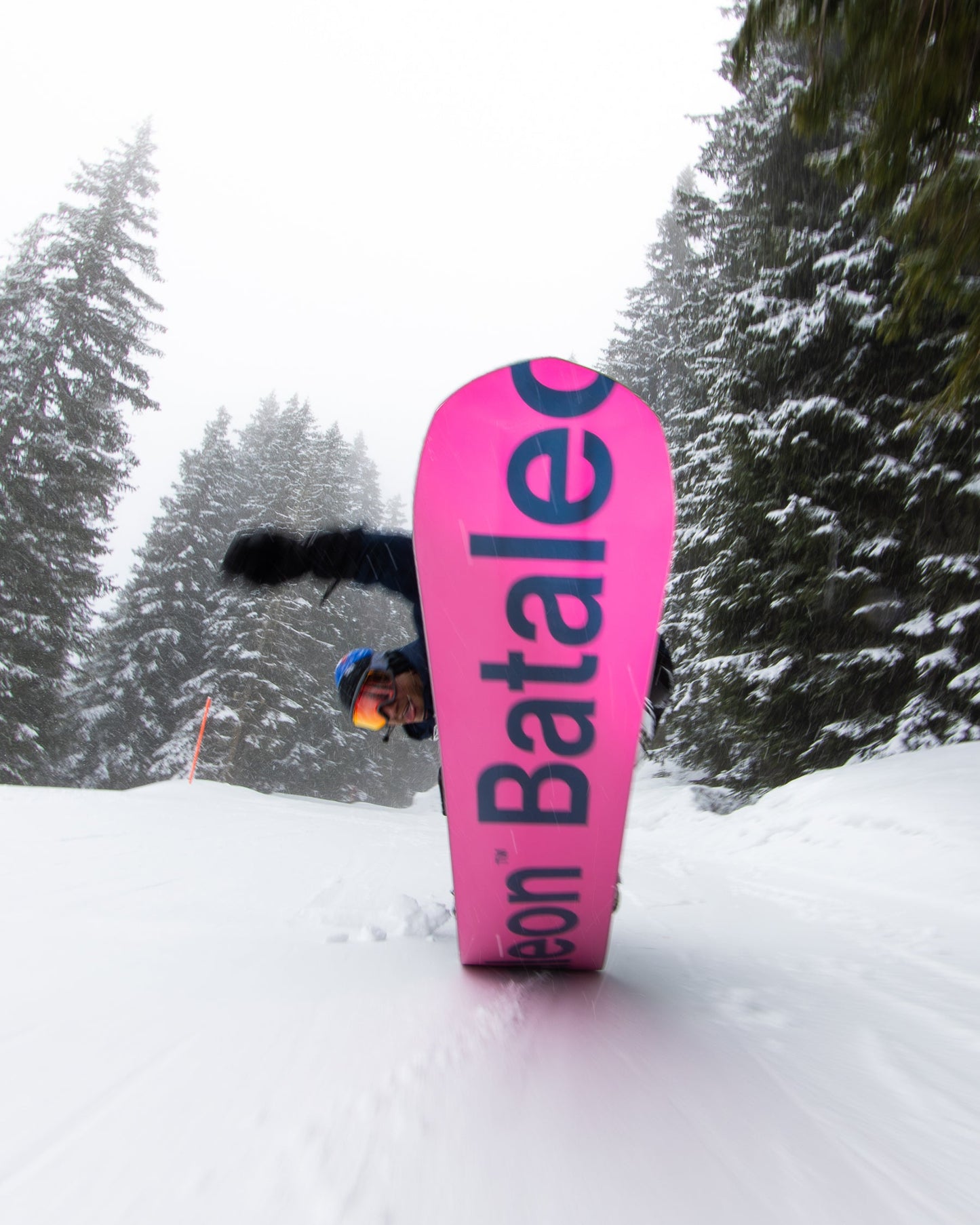 Men's snowboard in pink and white. Party Wave 2025 | Bataleon Snowboards™ 2025.