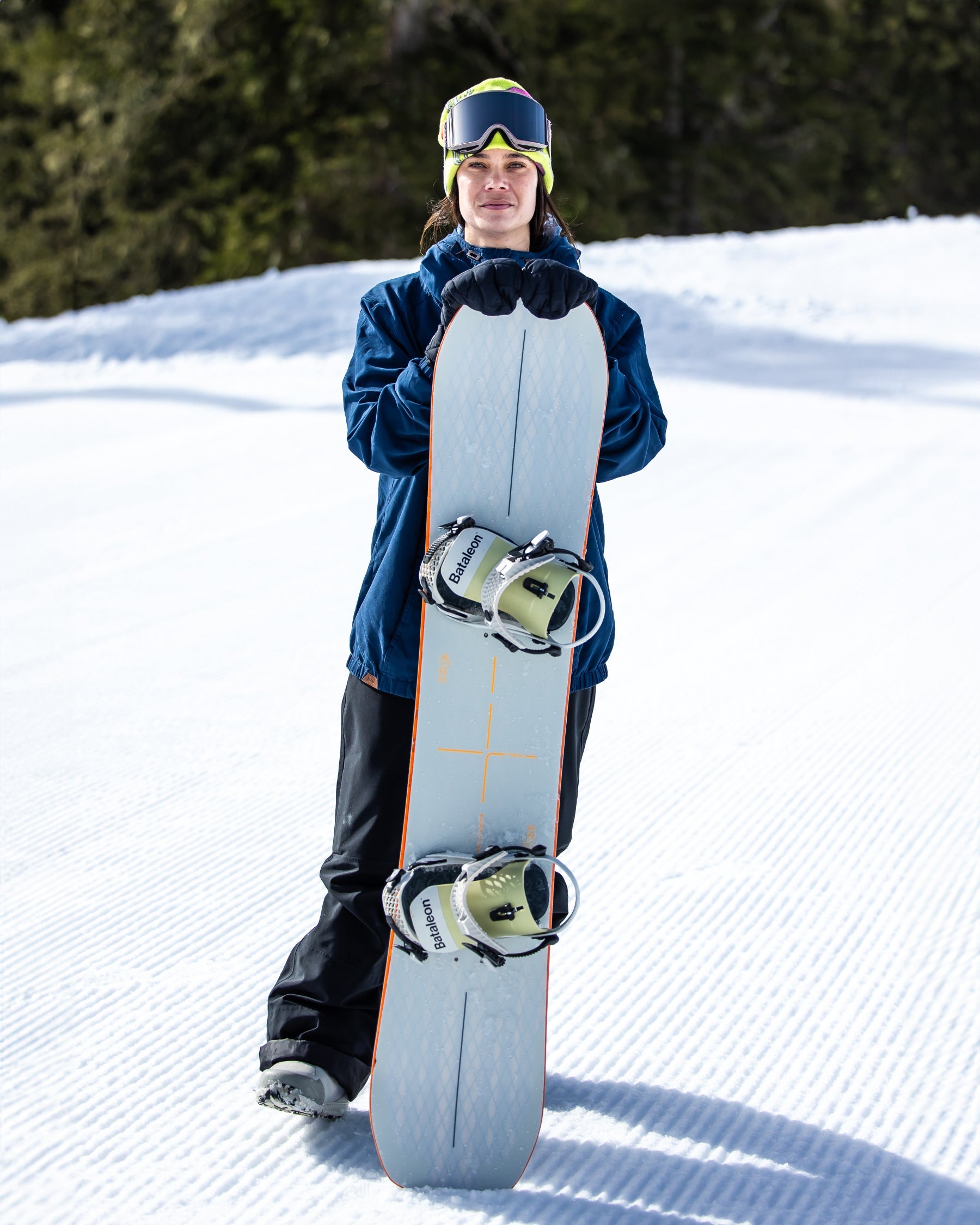2025 women snowboards in black and white. Push Up+ 2025 | Bataleon Snowboards™ 2025.
