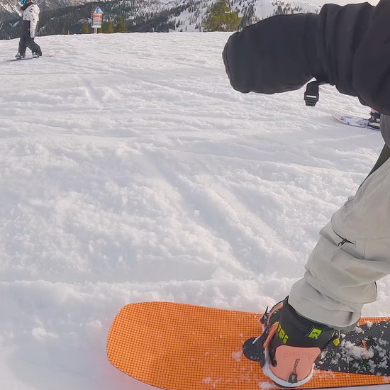 Children snowboard in orange and black. Surfer Mini 2025-Bataleon-Snowboards™ 2025.